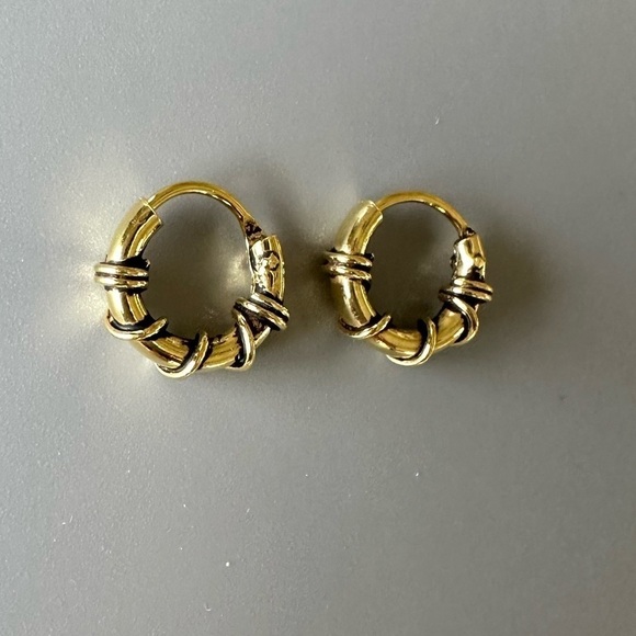 14k Gold Vermeil Bali Huggie Earrings - Picture 4 of 9